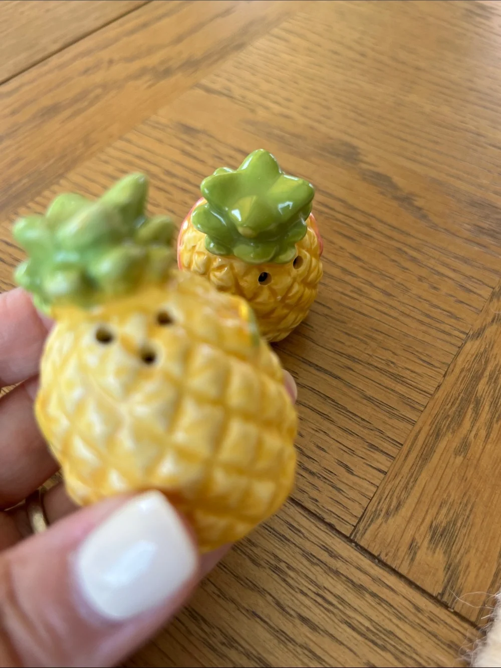 New Cracker Barrel Pineapple Ceramic Salt & Pepper Shakers - Yellow with Green